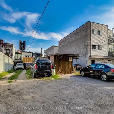 2986, Dundas, Junction Area, Toronto