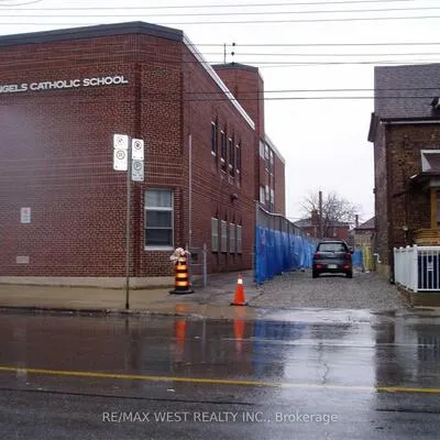 1455,&nbsp;Dufferin, Dovercourt-Wallace Emerson-Junction, Toronto