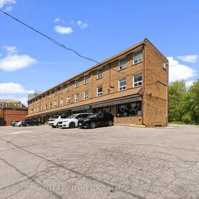 4136,&nbsp;Dundas, Edenbridge-Humber Valley, Toronto