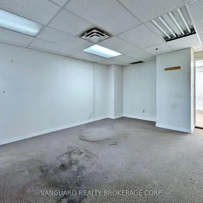 90-92,&nbsp;Martin Ross, York University Heights, Toronto