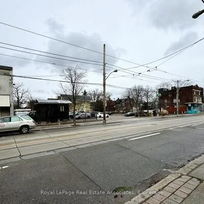 1537,&nbsp;Queen, South Parkdale, Toronto