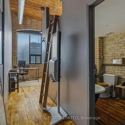 25,&nbsp;Morrow, Roncesvalles, Toronto
