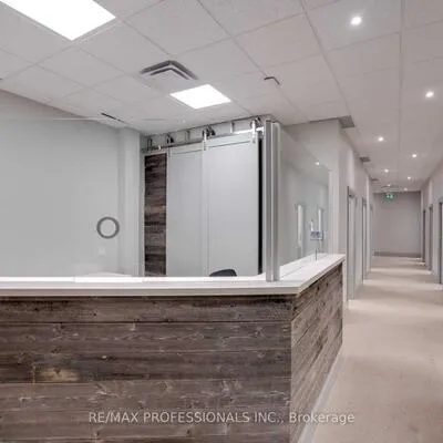 523,&nbsp;The Queensway, Stonegate-Queensway, Toronto