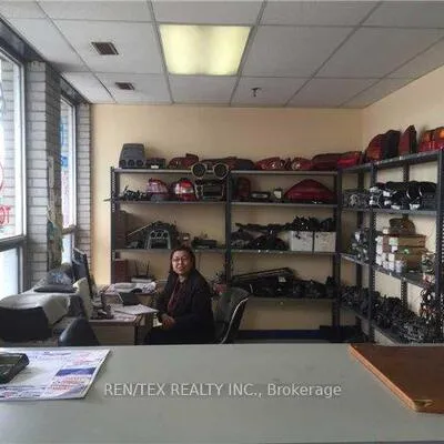 714,&nbsp;Kipling, Islington-City Centre West, Toronto