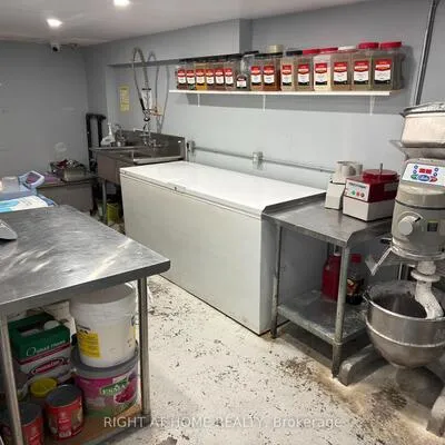 Commercial for sale, 1549, Bayview, Leaside, Toronto