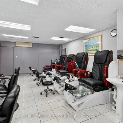655,&nbsp;St Clair, Wychwood, Toronto