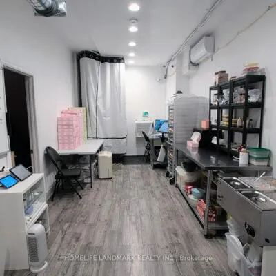 Commercial for sale, 677, Queen St, Niagara, Toronto