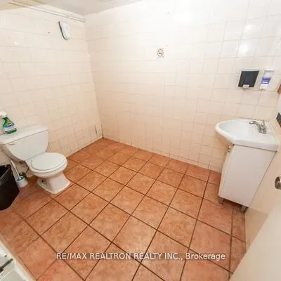 375,&nbsp;Wilson, Clanton Park, Toronto