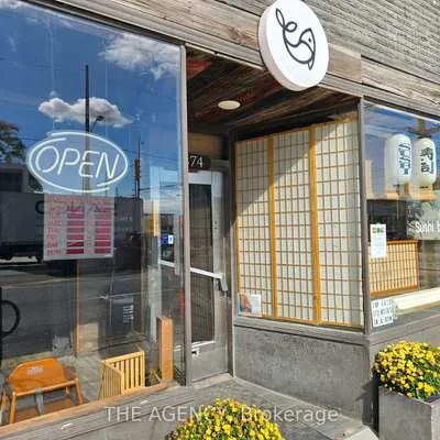 874,&nbsp;Eglinton, Leaside, Toronto