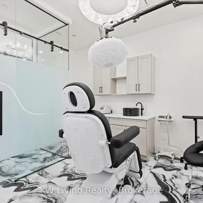 Commercial for sale, 38, Avenue, Annex, Toronto