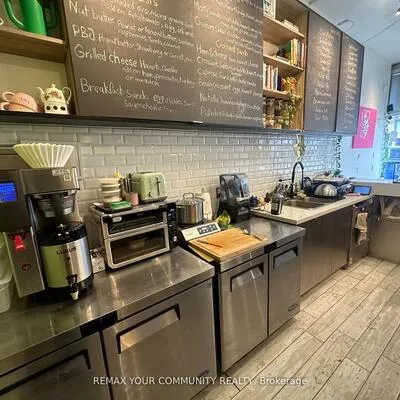 799,&nbsp;College, Trinity-Bellwoods, Toronto