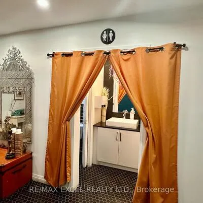 713,&nbsp;College St, Palmerston-Little Italy, Toronto