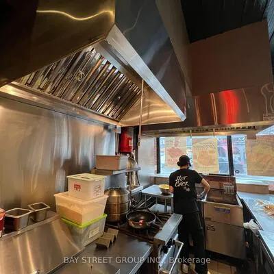 Commercial for sale, 692, Yonge, Bay Street Corridor, Toronto