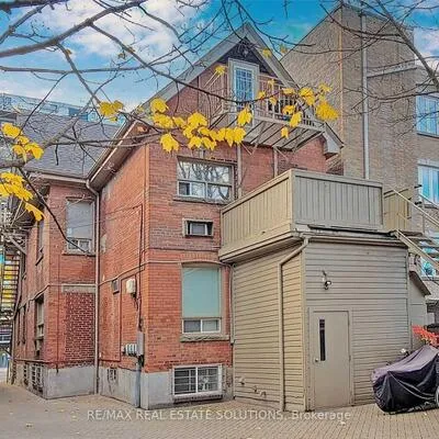 93,&nbsp;Spadina, Annex, Toronto