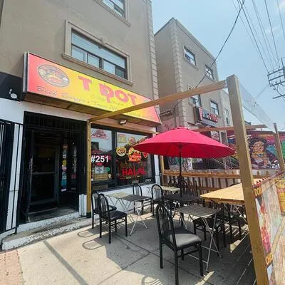 251,&nbsp;Augusta, Kensington-Chinatown, Toronto