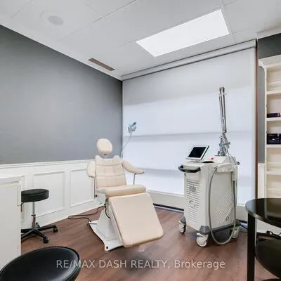 Commercial for sale, 66, Avenue, Annex, Toronto