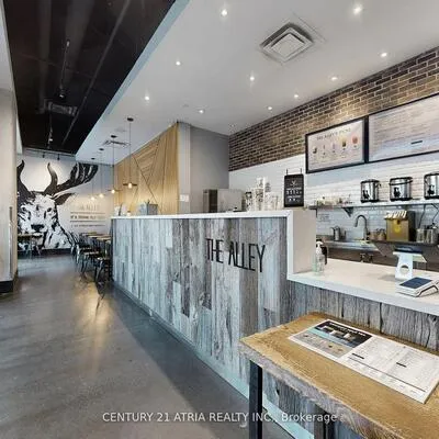 382,&nbsp;Yonge, Bay Street Corridor, Toronto