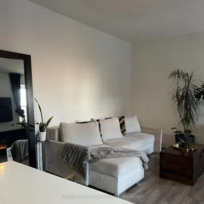854,&nbsp;BATHURST, Annex, Toronto