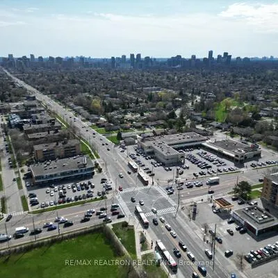 4926,&nbsp;Bathurst, Westminster-Branson, Toronto
