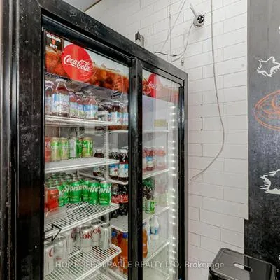 746,&nbsp;Queen, Trinity-Bellwoods, Toronto