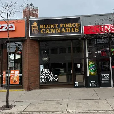 811,&nbsp;Dundas, Trinity-Bellwoods, Toronto