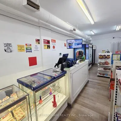 1046,&nbsp;Bathurst, Annex, Toronto