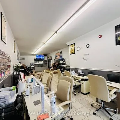 694,&nbsp;St Clair, Wychwood, Toronto