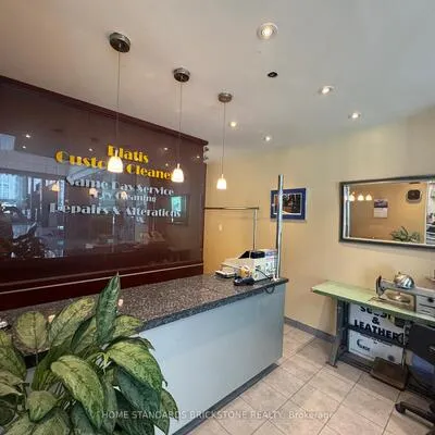181,&nbsp;University, Bay Street Corridor, Toronto