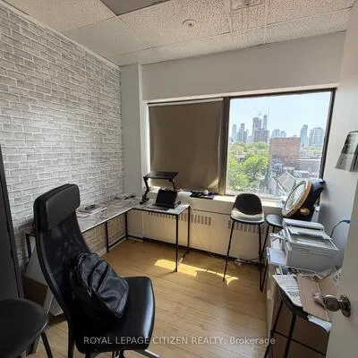 800,&nbsp;Bathurst, Annex, Toronto