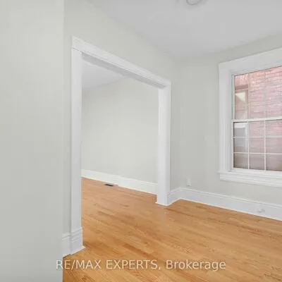 382,&nbsp;Bathurst, Trinity-Bellwoods, Toronto
