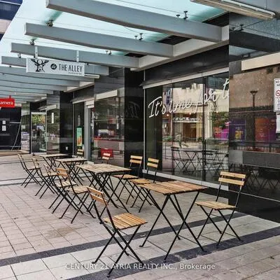 382,&nbsp;Yonge, Bay Street Corridor, Toronto