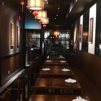 813,&nbsp;Yonge, Rosedale-Moore Park, Toronto