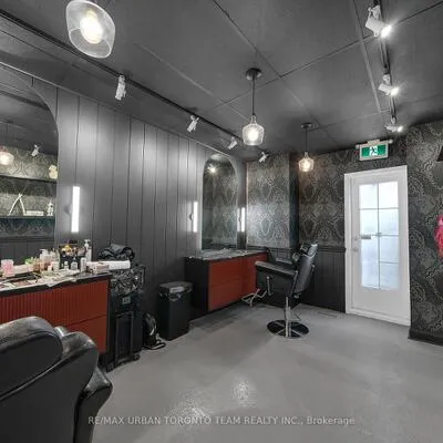 398,&nbsp;King, Moss Park, Toronto