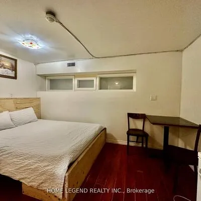 374,&nbsp;College, University, Toronto