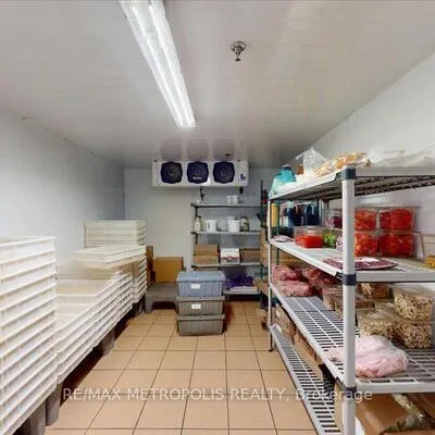 558,&nbsp;BLOOR ST, Annex, Toronto
