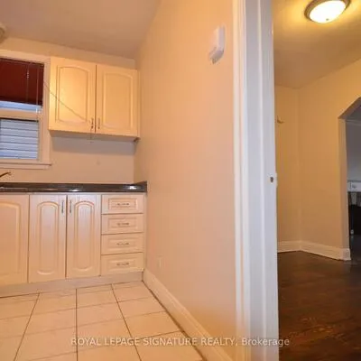997,&nbsp;Eglinton, Humewood-Cedarvale, Toronto