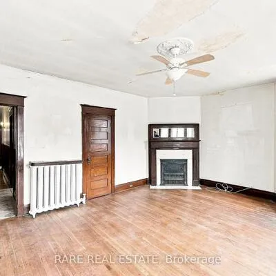Commercial for sale, 198 1/2, Carlton, Cabbagetown-South St. James Town, Toronto