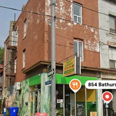 854,&nbsp;Bathurst, Annex, Toronto