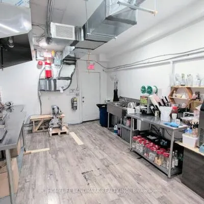 677,&nbsp;Queen, Niagara, Toronto