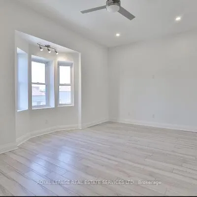 995,&nbsp;Bloor, Dufferin Grove, Toronto