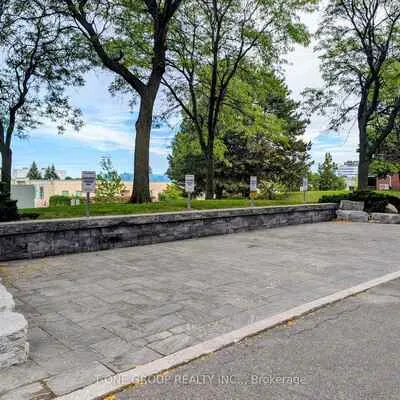 205,&nbsp;PLACER, Hillcrest Village, Toronto