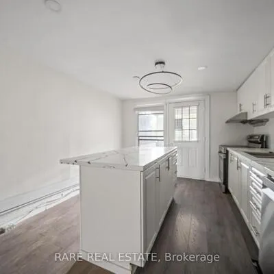 200,&nbsp;Bathurst, Trinity-Bellwoods, Toronto