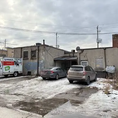 1019,&nbsp;Coxwell, East York, Toronto