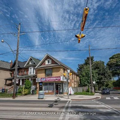 Commercial for sale, 675, Broadview, North Riverdale, Toronto
