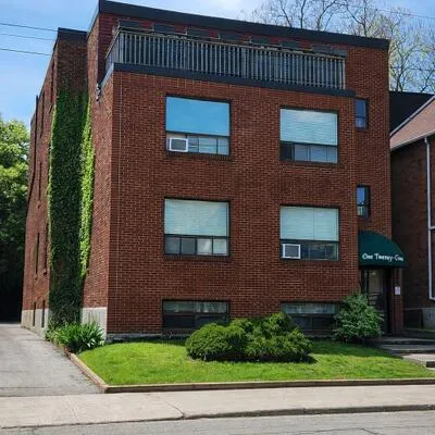 144,&nbsp;Coxwell, Greenwood-Coxwell, Toronto