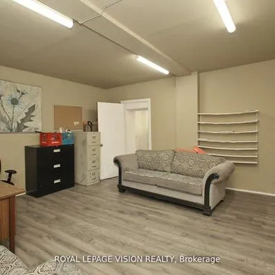 819,&nbsp;Pape, Danforth Village-East York, Toronto