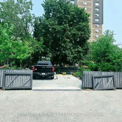 3226,&nbsp;Eglinton, Scarborough Village, Toronto