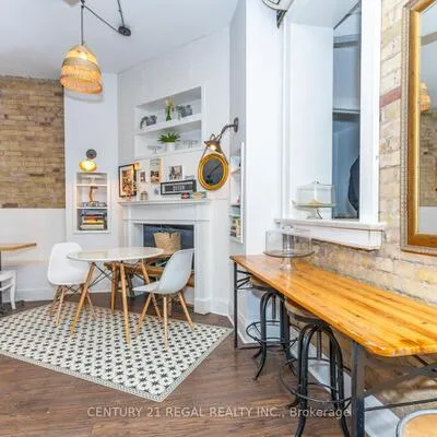 1374,&nbsp;Queen, Greenwood-Coxwell, Toronto