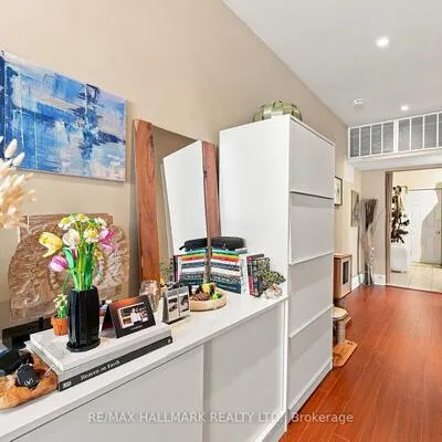 1568,&nbsp;Queen, Greenwood-Coxwell, Toronto