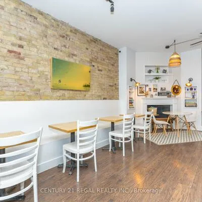 1374,&nbsp;Queen, Greenwood-Coxwell, Toronto